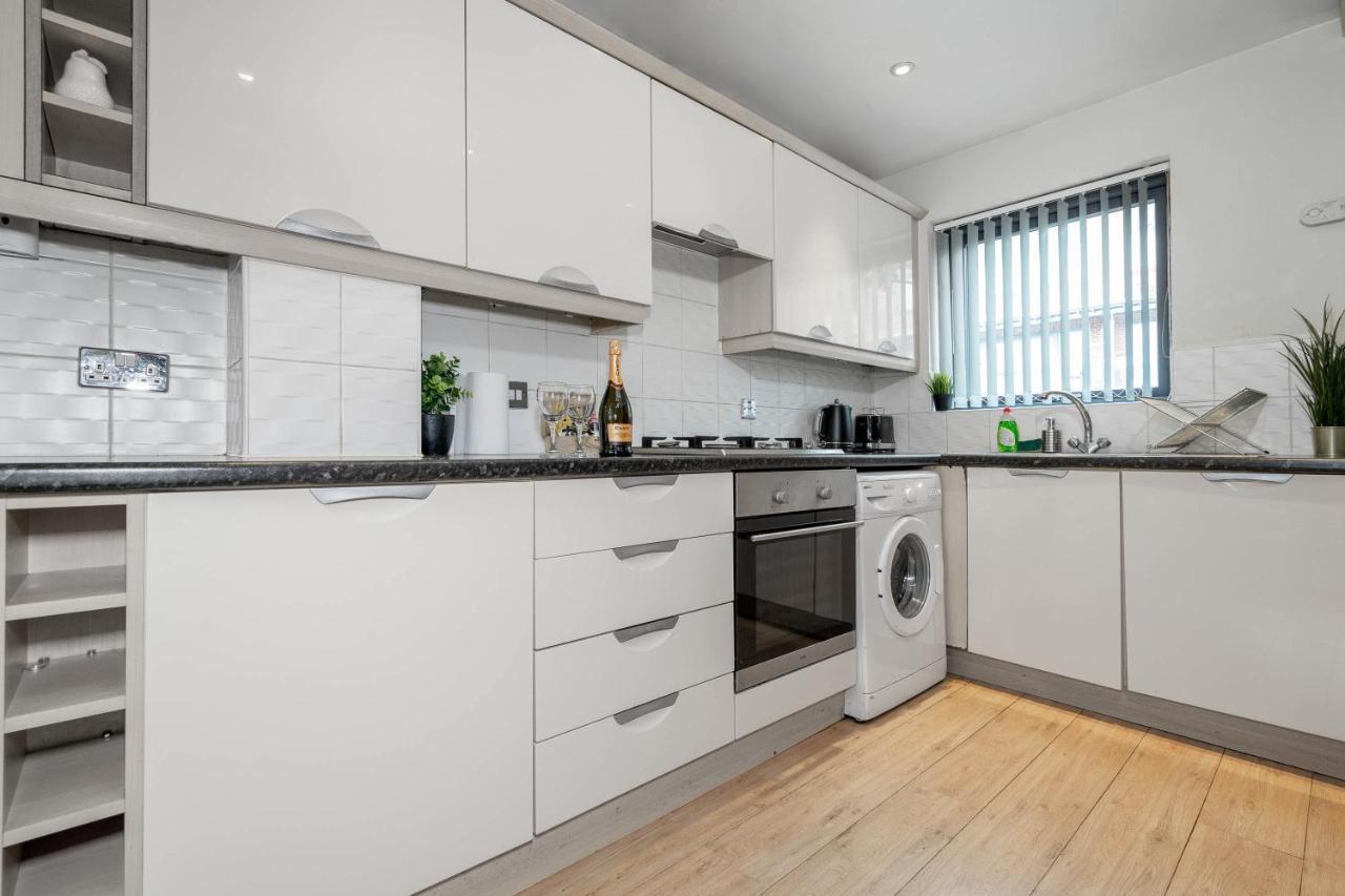 City Centre Townhouse - 3 Bedrooms - Garage - Parking - Top Rated Birmingham Exteriör bild